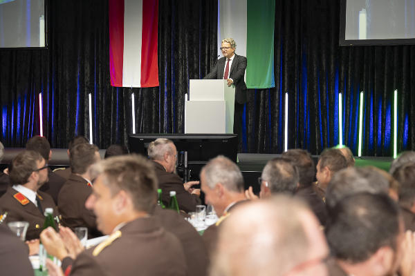 LH Christopher Drexler würdigte in seiner Festansprache die Leistungen der steirischen Feuerwehrmänner und -frauen. © Land Steiermark/Foto Fischer; Verwendung bei Quellenangabe honorarfrei