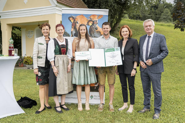 Maria Pein (Vize-Präs. der LK), TSO Karoline Schlögl, Preisträger Anna Lipp und Lukas Loibner, LR Simone Schmiedtbauer und LH-Stv. Anton Lang (v.l.) © Foto: Land Steiermark/Binder; bei Quellenangabe honorarfrei
