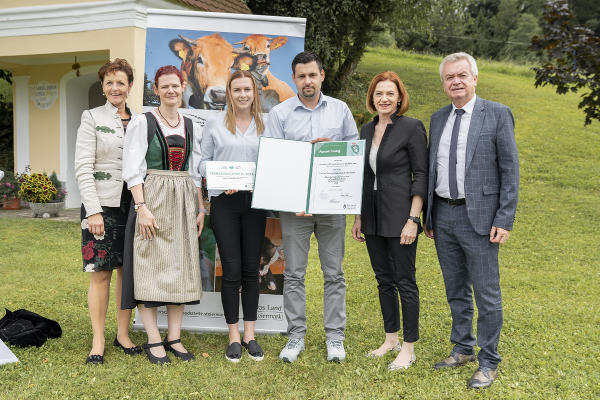 Maria Pein (Vize-Präs. der LK), TSO Karoline Schlögl, Preisträger Katharina Wildbacher und Christoph Koch, LR Simone Schmiedtbauer und LH-Stv. Anton Lang (v.l.) © Foto: Land Steiermark/Binder; bei Quellenangabe honorarfrei