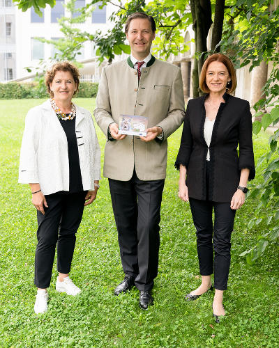 Landesrätin Ursula Lackner, Landesjägermeister Franz Mayr-Melnhof-Saurau und Landesrätin Simone Schmiedtbauer (v.l.) © Land Steiermark/Purgstaller; Verwendung bei Quellenangabe honorarfrei