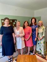 Frauenhaus-Geschäftsführerin Michaela Gosch, Frauenministerin Susanne Raab, Soziallandesrätin Doris Kampus, Klubobfrau Barbara Riener, Vizebürgermeisterin Helga Sams (v.l.) © Land Steiermark/Berneck Frauenhaus-Geschäftsführerin Michaela Gosch, Frauenministerin Susanne Raab, Soziallandesrätin Doris Kampus, Klubobfrau Barbara Riener, Vizebürgermeisterin Helga Sams (v.l.)