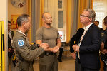 LH Christopher Drexler beim Besuch der Einsatzstäbe am Fliegerhorst Hinterstoisser. © Land Steiermark; bei Quellenangabe honorarfrei LH Christopher Drexler beim Besuch der Einsatzstäbe am Fliegerhorst Hinterstoisser.