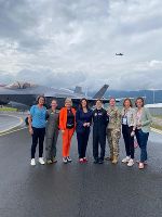 Die beiden F35-Pilotinnen mit BM Tanner, LR Schmiedtbauer, Botschafterin Kennedy und Stv. WK-Generalsekretärin Mariana Kühnel © Land Steiermark; bei Quellenangabe honorarfrei Die beiden F35-Pilotinnen mit BM Tanner, LR Schmiedtbauer, Botschafterin Kennedy und Stv. WK-Generalsekretärin Mariana Kühnel