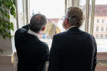 LH Christopher Drexler mit Landesarchiv-Musikhistoriker Paul Duncan © Land Steiermark/Robert Binder; Verwendung bei Quellenangabe honorarfrei LH Christopher Drexler mit Landesarchiv-Musikhistoriker Paul Duncan