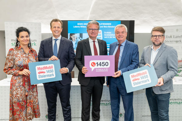 GVG-Geschäftsführerin Petra Zinell, Gesundheitslandesrat Karlheinz Kornhäusl, Landeshauptmann Christopher Drexler, Landeshauptmann-Stellvertreter Anton Lang, Klubobmann Hannes Schwarz (v.l.) © Land Steiermark/Binder