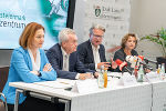 Das Klimakabinett, bestehend aus LR Simone Schmiedtbauer, LH-Stv. Anton Lang, LH Christopher Drexler und LR Ursula Lackner (v.l.), zog Bilanz über die umfassenden Maßnahmen zum Klimaschutz in der aktuellen Legislaturperiode. © Land Steiermark/Robert Binder; Verwendung bei Quellenangabe honorarfrei Das Klimakabinett, bestehend aus LR Simone Schmiedtbauer, LH-Stv. Anton Lang, LH Christopher Drexler und LR Ursula Lackner (v.l.), zog Bilanz über die umfassenden Maßnahmen zum Klimaschutz in der aktuellen Legislaturperiode.