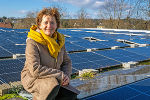Energiewende und Bodenschutz: Den Ausbau der Sonnenkraftwerke auf bereits genützten Flächen unterstützt LR Ursula Lackner mit dem aktuellen Fördercall. © Land Steiermark/Samec