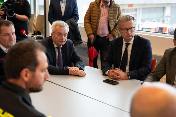 LH Christopher Drexler und LH-Stv. Anton Lang besuchten die Tunnelübung mit Brandversuch im Himmelreichtunnel.  © Land Steiermark/Zick; bei Quellenangabe honorarfrei