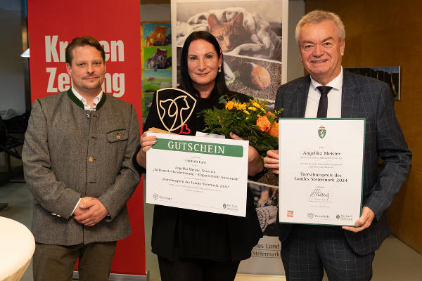 Überreichung der Tierschutzpreise des Landes Steiermark: LH-Stv. Anton Lang gratulierte Angelika Meister zur Auszeichnung. © Land Steiermark/Zick; Verwendung bei Quellenangabe honorarfrei