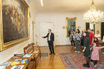 LH Christopher Drexler mit Besucherinnen und Besuchern im Rahmen des „Tag der offenen Tür" im Vorjahr. © Land Steiermark/Foto Fischer; bei Quellenangabe honorarfrei