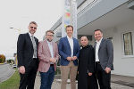 Oliver Szmej (Barmherzige Brüder Graz), Klubobmann Hannes Schwarz, Gesundheitslandesrat Karlheinz Kornhäusl, Frater Antonius Nguyen (Barmherzige Brüder Graz), Günter Reichhold (Stadtgemeinde Zeltweg) (v.l.) © SCHIFFER, Photodesign; bei Quellenangabe honorarfrei Oliver Szmej (Barmherzige Brüder Graz), Klubobmann Hannes Schwarz, Gesundheitslandesrat Karlheinz Kornhäusl, Frater Antonius Nguyen (Barmherzige Brüder Graz), Günter Reichhold (Stadtgemeinde Zeltweg) (v.l.)