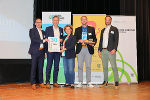 Landesrätin Ursula Lackner gratulierte Spielbergs Bürgermeister Manfred Lenger und weiteren Vertretern der Gemeinde zu 30 Jahren klimabündnis-Gemeinde. © Energie Agentur Steiermark/Foto Meieregger; bei Quellenangabe honorarfrei Landesrätin Ursula Lackner gratulierte Spielbergs Bürgermeister Manfred Lenger und weiteren Vertretern der Gemeinde zu 30 Jahren klimabündnis-Gemeinde.
