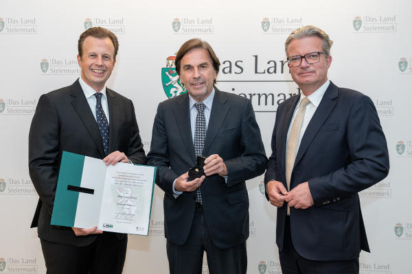 Ehrung verdienter Sportfunktionäre: LR Karlheinz Kornhäusl, LH a.D. Franz Voves und LH Christopher Drexler (v.l.). © Land Steiermark/Robert Binder; Verwendung bei Quellenangabe honorarfrei