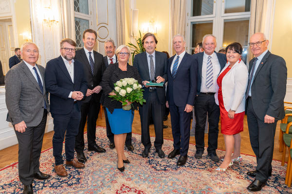 Ehrung von Sportfunktionärinnen und Sportfunktionären im Weißen Saal der Grazer Burg: LH a.D. Franz Voves erhielt den Ehrenring für sein Lebenswerk als Sportfunktionär. © Land Steiermark/Robert Binder; Verwendung bei Quellenangabe honorarfrei
