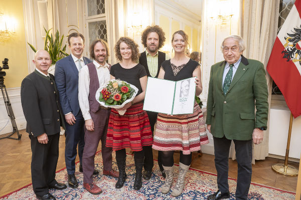 Josef Krainer-Heimatpreis: Michael Krainer, LR Karlheinz Kornhäusl, die Gruppe Spafudla und Gerald Schöpfer (v.l.)  © Land Steiermark/ Foto Fischer