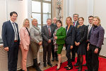 Zahlreiche Behördenleiter fanden den Weg in die Aula der Alten Universität: LH-Stv. Manuela Khom (M.) begrüßte BH Markus Kraxner (LN), Kerstin Raith-Schweighofer (HF), BH Karin Wiesegger-Eck (LB), BH Heinz Schwarzbeck (WZ), BH Bernhard Preiner (BM), BH Doris Bund (DL), BH Andreas Weitlaner (GU), BH Elisabeth Kladiva (VO), Expositurleiter Michael Schachner (Gröbming) und Nina Pölzl (MT) beim Neujahrsempfang. © Land Steiermark/Robert Binder; Verwendung bei Quellenangabe honorarfrei Zahlreiche Behördenleiter fanden den Weg in die Aula der Alten Universität: LH-Stv. Manuela Khom (M.) begrüßte BH Markus Kraxner (LN), Kerstin Raith-Schweighofer (HF), BH Karin Wiesegger-Eck (LB), BH Heinz Schwarzbeck (WZ), BH Bernhard Preiner (BM), BH Doris Bund (DL), BH Andreas Weitlaner (GU), BH Elisabeth Kladiva (VO), Expositurleiter Michael Schachner (Gröbming) und Nina Pölzl (MT) beim Neujahrsempfang.