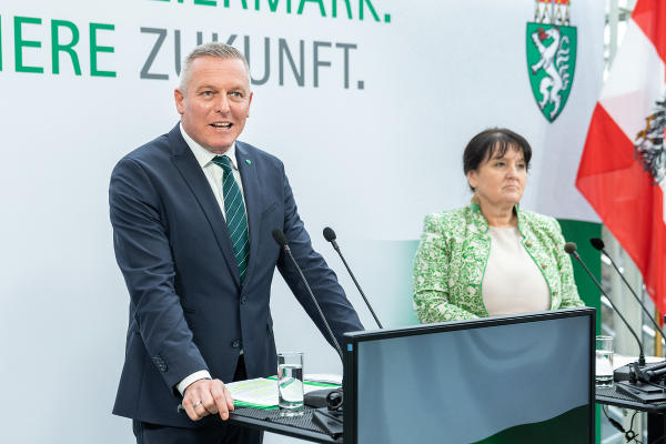 LH Kunasek und LH-Stv. Khom bei der Pressekonferenz. © Land Steiermark/Binder; bei Quellenangabe honorarfrei