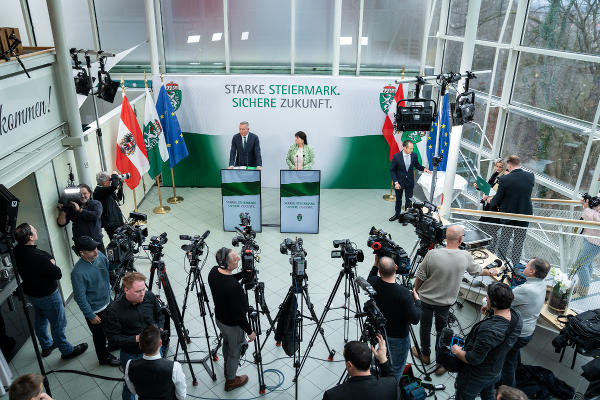 Großes Medieninteresse anlässlich der Präsentation der Ergebnisse der Regierungsklausur. © Land Steiermark/Binder; bei Quellenangabe honorarfrei