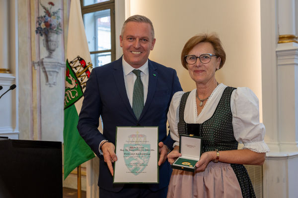 Sonja Gögele (FH Joanneum GmbH) wurde von LH Mario Kunasek ausgezeichnet © Land Steiermark/Robert Frankl; Verwendung bei Quellenangabe honorarfrei