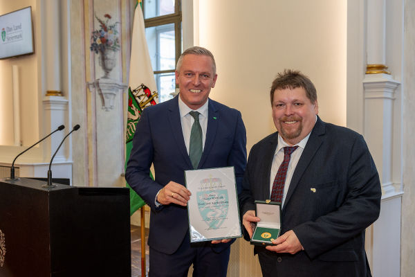 Thomas Köhler (Universalmuseum Joanneum) wurde von LH Mario Kunasek ausgezeichnet © Land Steiermark/Robert Frankl; Verwendung bei Quellenangabe honorarfrei