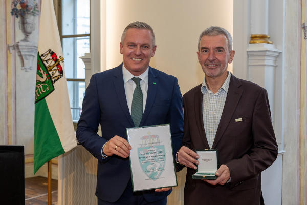 Herwig Proske (Joanneum Research) wurde von LH Mario Kunasek ausgezeichnet © Land Steiermark/Robert Frankl; Verwendung bei Quellenangabe honorarfrei