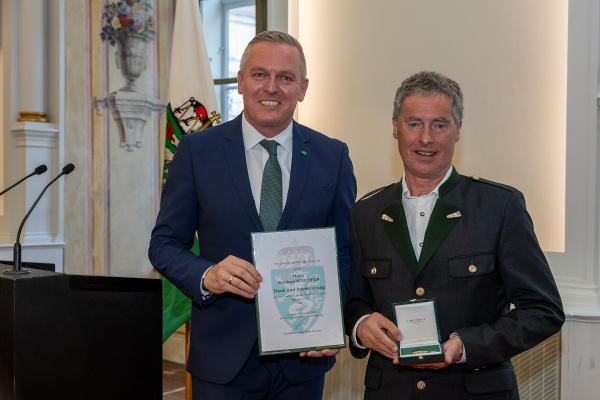 Bernhard Schupfer (Planai-Hochwurzen-Bahnen) wurde von LH Mario Kunasek ausgezeichnet © Land Steiermark/Robert Frankl; Verwendung bei Quellenangabe honorarfrei