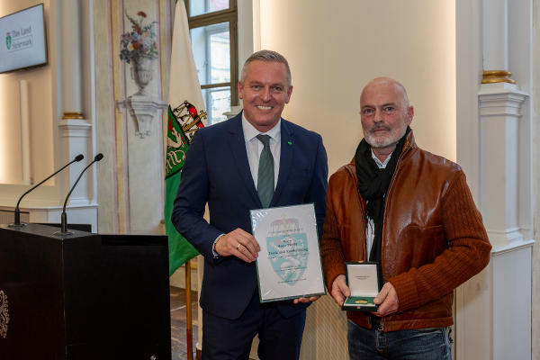 Heinz Trabi (Energie Steiermark) wurde von LH Mario Kunasek ausgezeichnet © Land Steiermark/Robert Frankl; Verwendung bei Quellenangabe honorarfrei