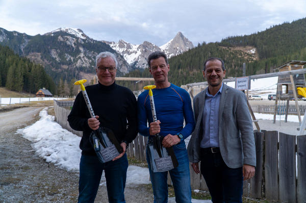 Helmut Kreuzwirth, Alexander Podesser und der Leiter des Lawinenwarndienstes Steiermark Michael Jeschelnig (v.l.) © Land Steiermark