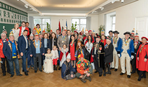 Landeshauptmann Mario Kunasek und die Mitglieder der steirischen Landesregierung empfingen die steirischen Faschingsgilden in der Grazer Burg. © Land Steiermark/Resch; bei Quellenangabe honorarfrei