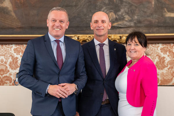 Der neue Landesrat Willibald Ehrenhöfer mit Landeshauptmann Mario Kunasek und Landeshauptmann-Stellvertreterin Manuela Khom. © Land Steiermark/Robert Binder; Verwendung bei Quellenangabe honorarfrei