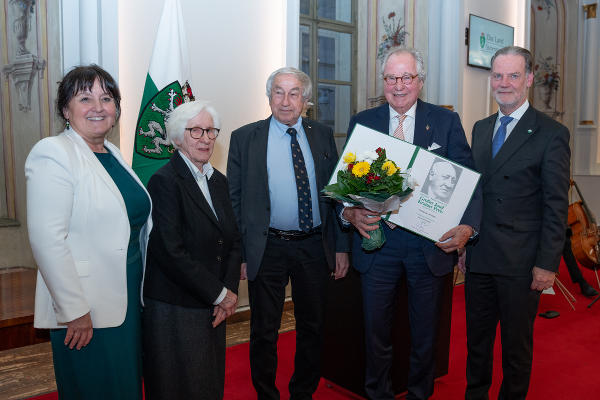 Schauspieler Friedrich von Thun (4.v.l.) wurde mit dem Großen Josef Krainer-Preis ausgezeichnet. © Land Steiermark/Streibl; bei Quellenangabe honorarfrei