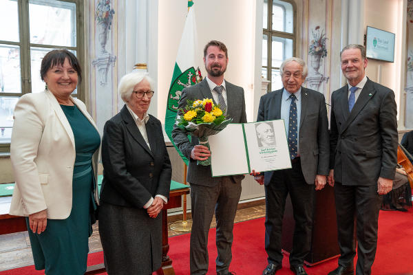 Andreas Russegger (3.v.l.) wurde mit dem Josef Krainer-Förderungspreis ausgezeichnet. © Land Steiermark/Streibl; bei Quellenangabe honorarfrei