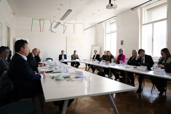 Das neue steirische Kulturkuratorium hielt seine erste Sitzung ab. © Land Steiermark/Resch; bei Quellenangabe honorarfrei