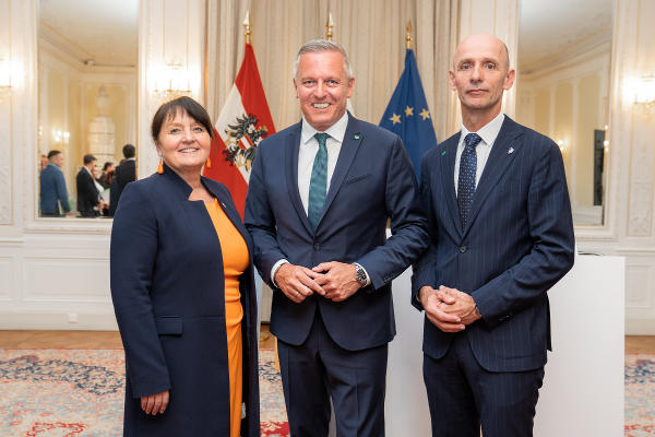 Landeshauptmann-Stellvertreterin Manuela Khom, Landeshauptmann Mario Kunasek und Finanzlandesrat Willibald Ehrenhöfer (v.l.) © Land Steiermark/Robert Binder; Verwendung bei Quellenangabe honorarfrei