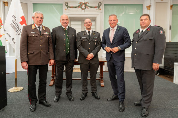 Landesfeuerwehrkommandant Reinhard Leichtfried, Festredner Gerhard Schweiger, Bereitschaftskommandant Peter Weiss, LH Mario Kunasek und Vizepräsident Michael Gruber. © Land Steiermark/Robert Binder; Verwendung bei Quellenangabe honorarfrei