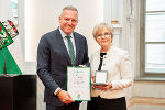 Wegbereiterin des Krippenbaus und leidenschaftliche Vertreterin der Volkskultur: Waltraude Lechner © Land Steiermark/Robert Binder; Verwendung bei Quellenangabe honorarfrei Wegbereiterin des Krippenbaus und leidenschaftliche Vertreterin der Volkskultur: Waltraude Lechner