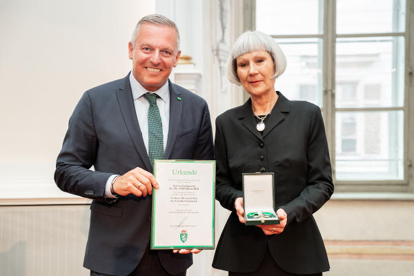 Ulla Steinklauber hat als Archäologie-Expertin Brücken zwischen Zeiten und Kulturen geschlagen. © Land Steiermark/Robert Binder; Verwendung bei Quellenangabe honorarfrei