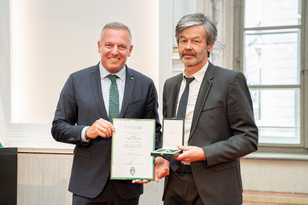 Strafrichter im Ruhestand, Erfolgsautor und Vorkämpfer für Drogen-Prävention: Helmut Wlasak. © Land Steiermark/Robert Binder; Verwendung bei Quellenangabe honorarfrei