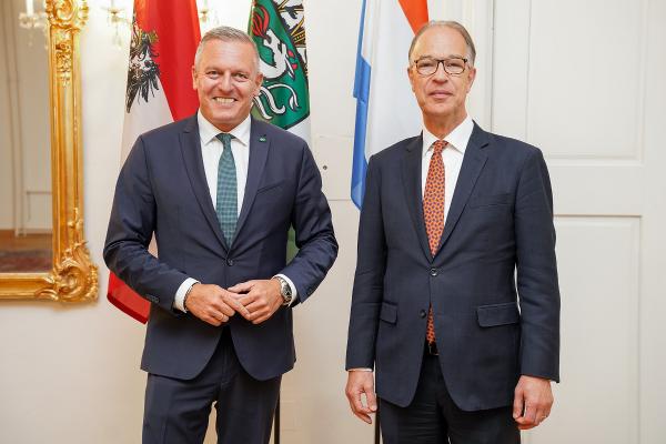 Landeshauptmann Mario Kunasek und Botschafter S.E.Peter Christiaan Potman (r.)  © Land Steiermark/Binder