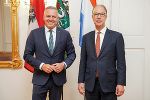 Landeshauptmann Mario Kunasek und Botschafter S.E.Peter Christiaan Potman (r.)  © Land Steiermark/Binder